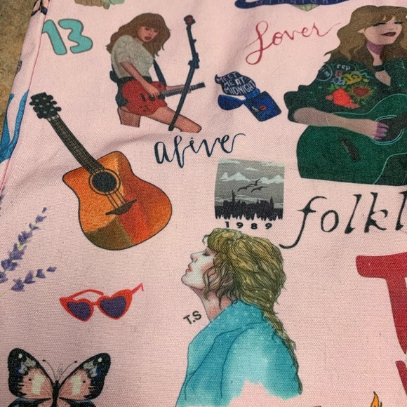 Taylor Swift Canvas Tote and Cosmetic Bag (NWOT) - Picture 8 of 8
